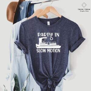 Pontoon T-shirt Adult XL Graphic Tee Party in Slow Motion Boat Fishing Lake